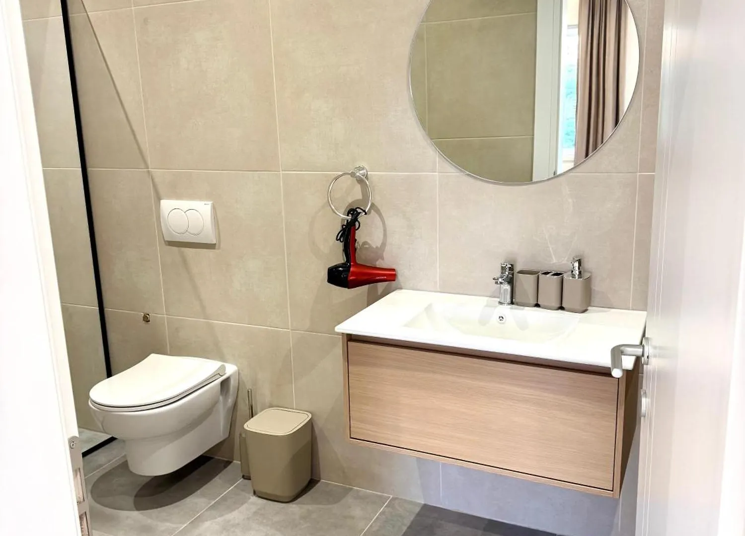 White Arena Apartments Golem  غوليم