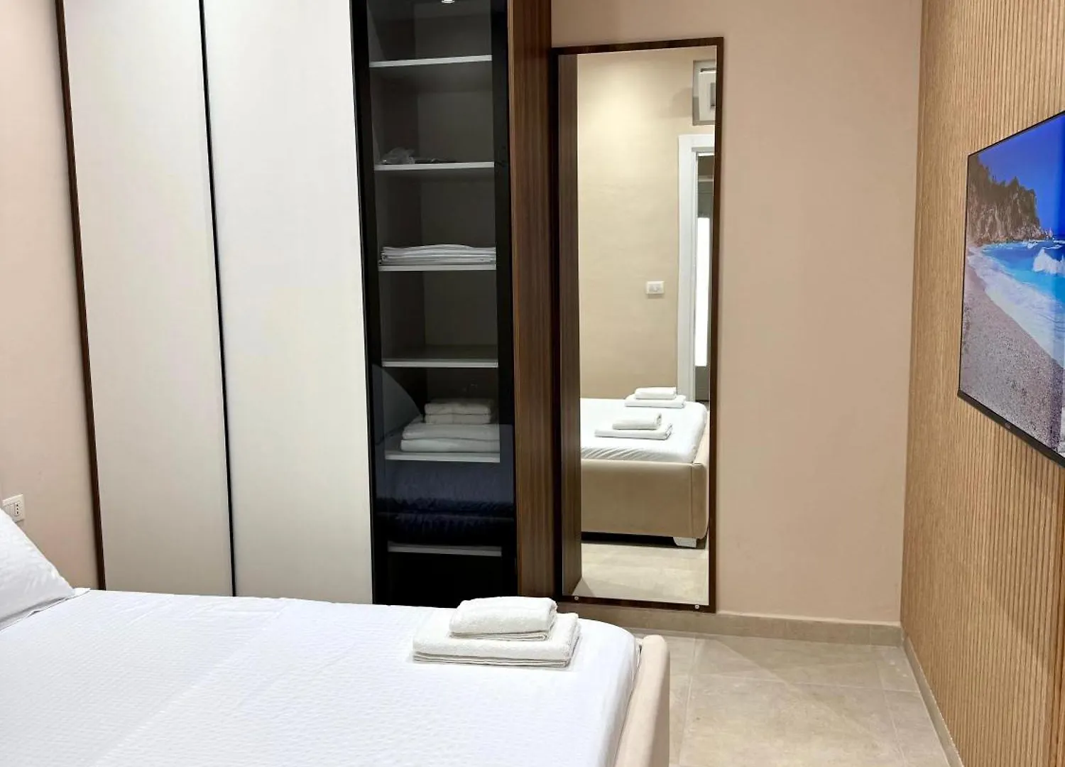White Arena Apartments Golem ألبانيا