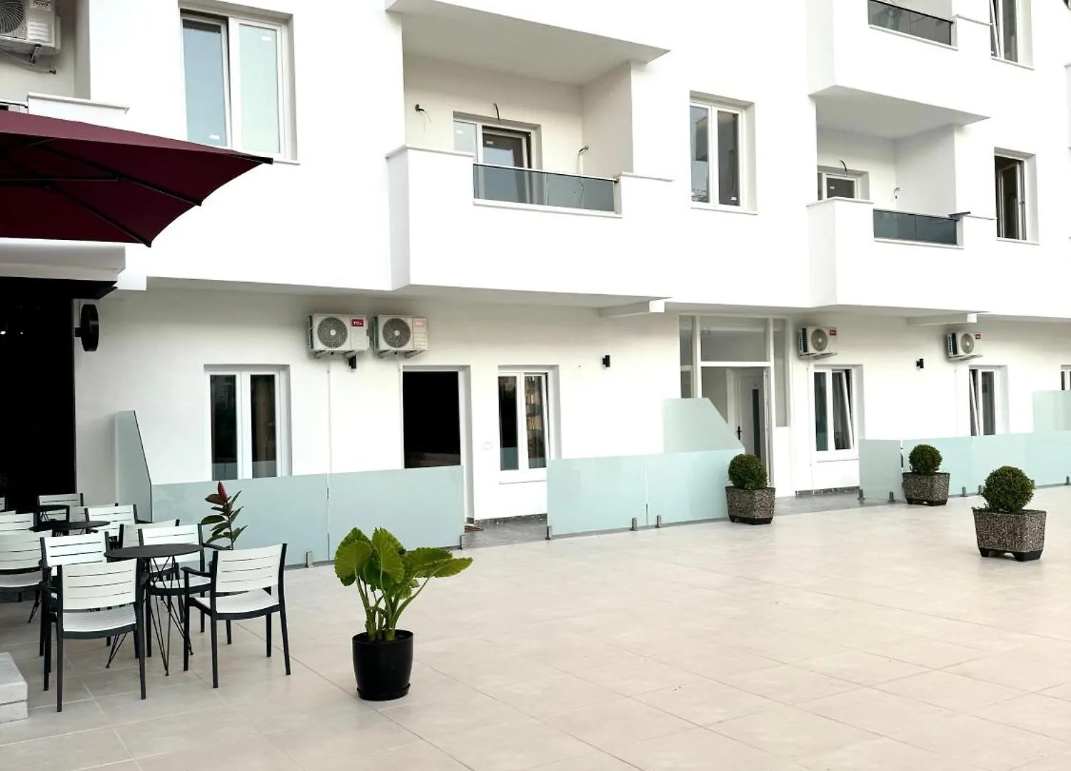 White Arena Apartments Golem 0*, غوليم