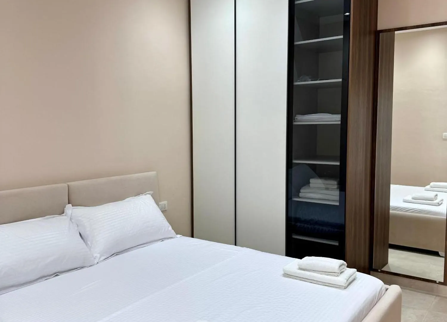 White Arena Apartments Golem غوليم